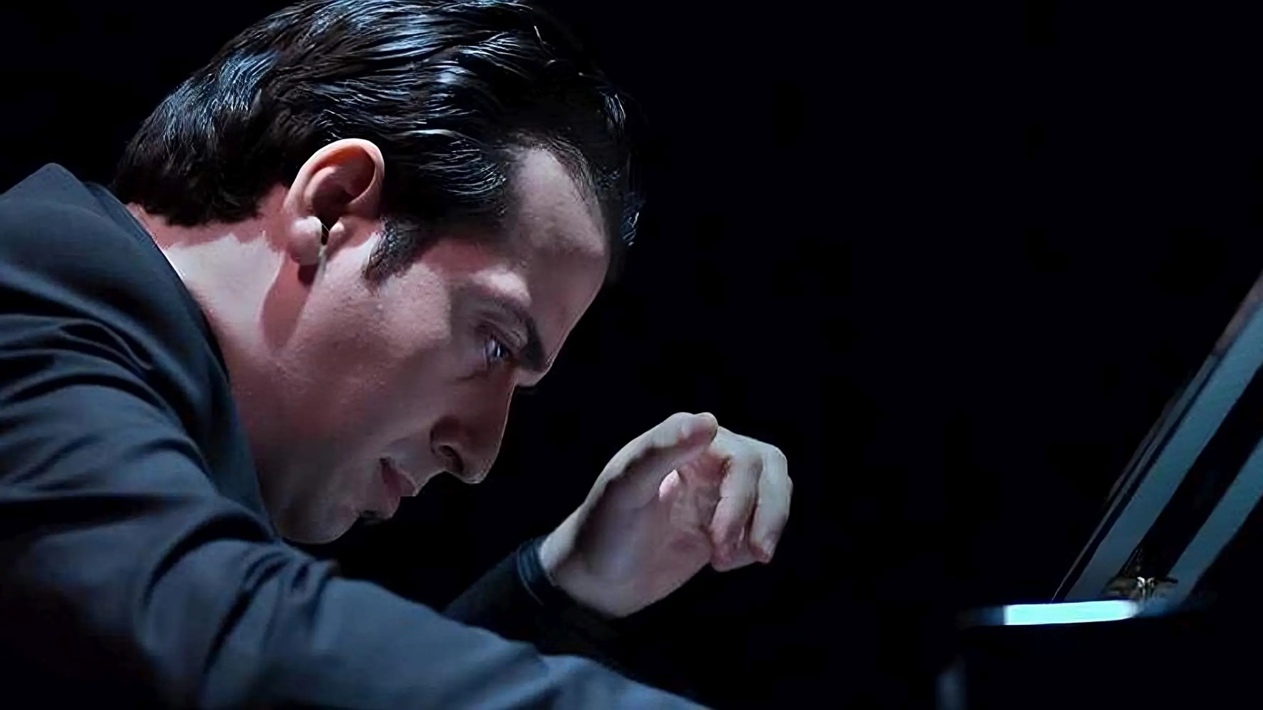 Rudin Lengo playing piano